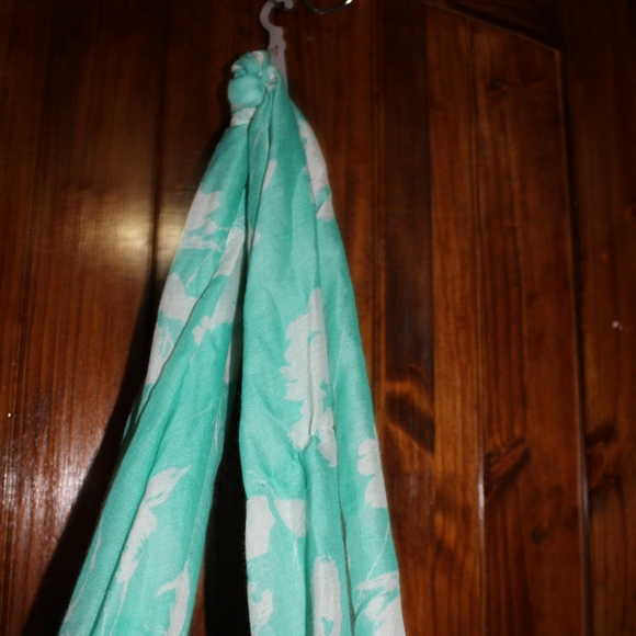 Vintage Style Hat, Earrings, & Beautiful Illuminating Scarf/Wrap☆SCARF GLOWS - Picture 8 of 14